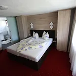 Haus Sonnenhang Зёльден