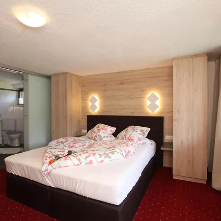 Haus Sonnenhang 3* Зёльден